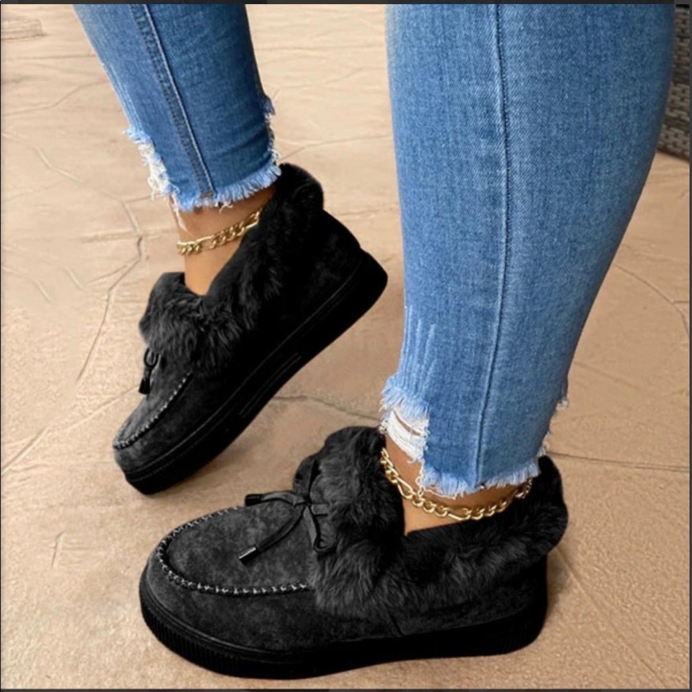 🔥New🔥Cozette Black Casual Flats. Size Suggestion/ Size Up by 1 size